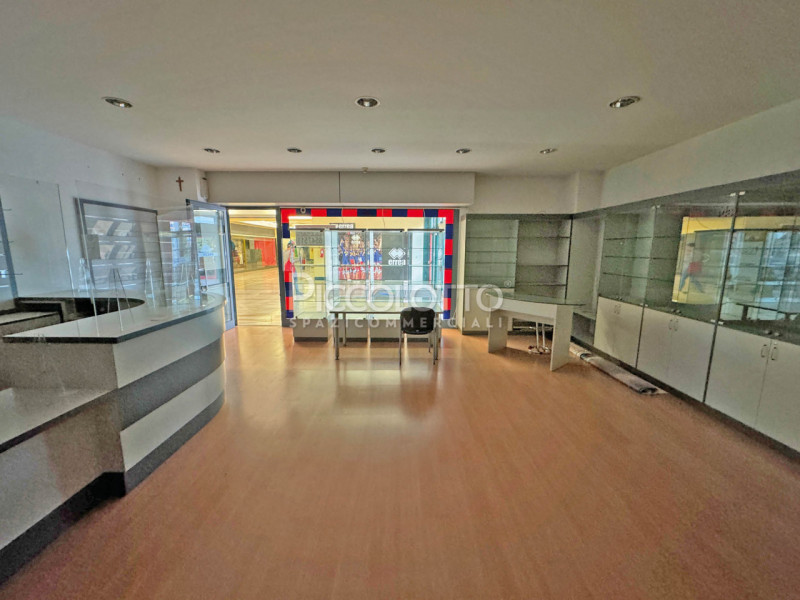 Immagine 7 di Negozio in vendita  in via Feltrina a Crocetta Del Montello