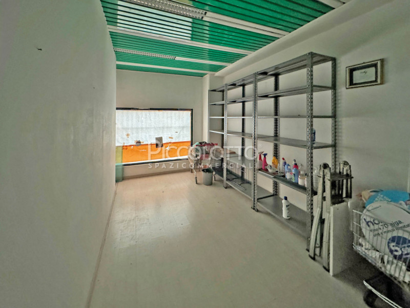 Immagine 8 di Negozio in vendita  in via Feltrina a Crocetta Del Montello