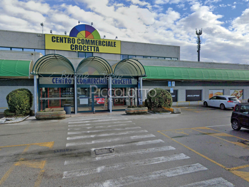 Immagine 9 di Negozio in vendita  in via Feltrina a Crocetta Del Montello