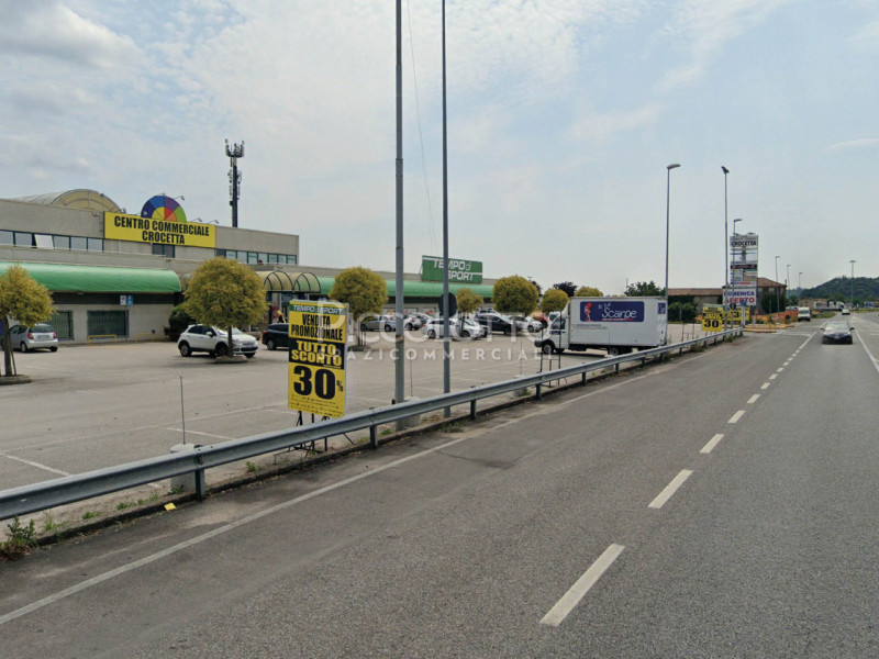 Immagine 10 di Negozio in vendita  in via Feltrina a Crocetta Del Montello