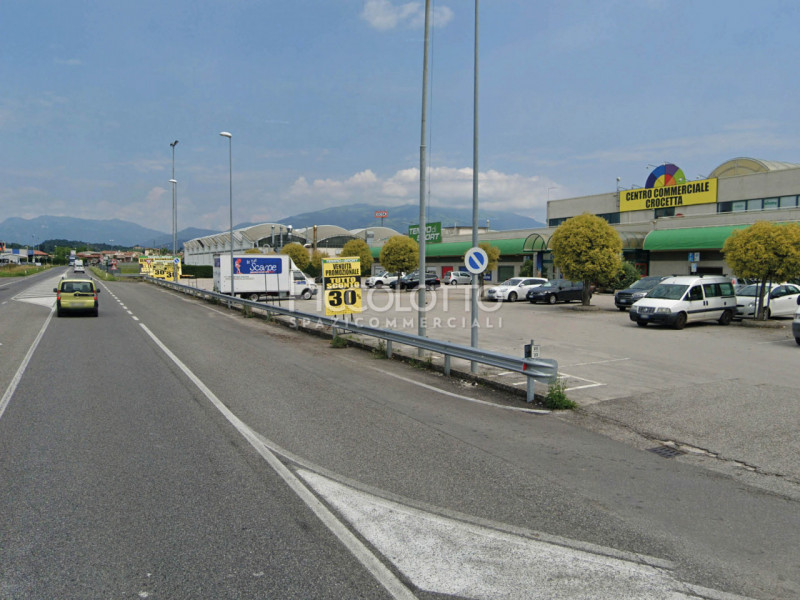 Immagine 11 di Negozio in vendita  in via Feltrina a Crocetta Del Montello