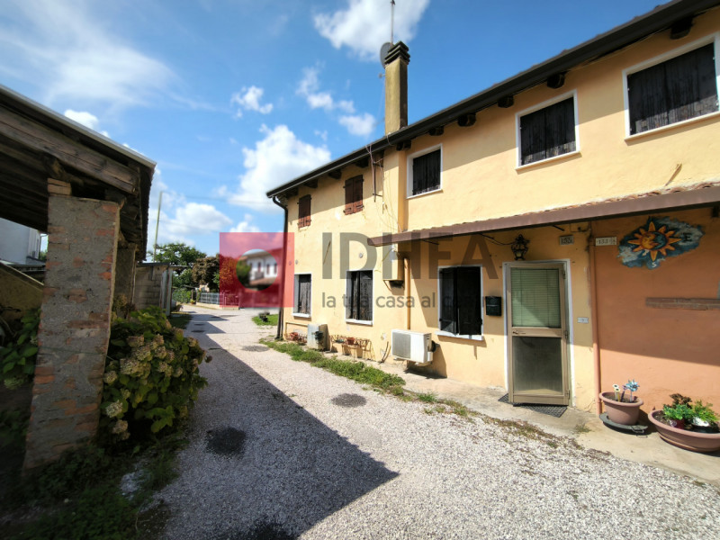 Immagine 2 di Casa bifamiliare in vendita  a Treviso