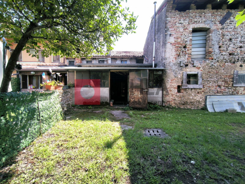 Immagine 6 di Casa bifamiliare in vendita  a Treviso