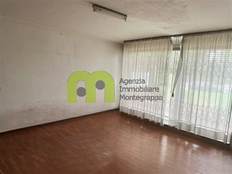 Immagine 4 di Villa in vendita  in Via Pacinotti a Piombino Dese