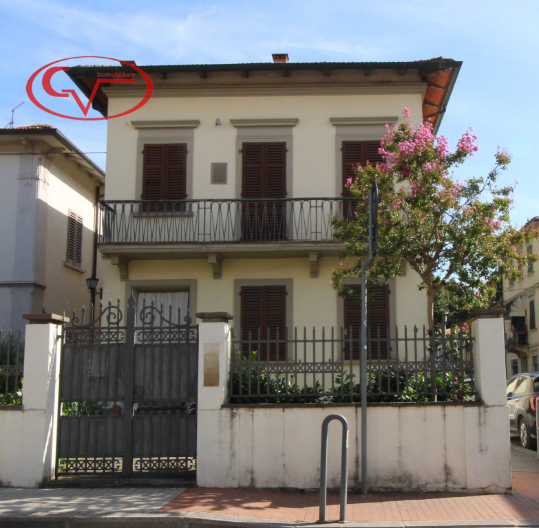 Immagine 1 di Casa indipendente in vendita  in Via Costituzione a San Giovanni Valdarno