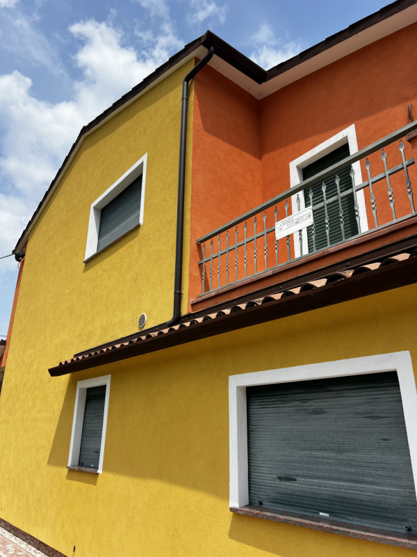 Immagine 1 di Villetta a schiera in vendita  in Via Silvio Pellico 3 a Galzignano Terme