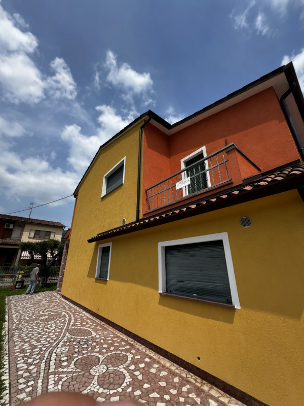 Immagine 41 di Villetta a schiera in vendita  in Via Silvio Pellico 3 a Galzignano Terme