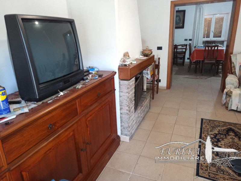 Immagine 5 di Casa indipendente in vendita  in piana a Castiglione Del Lago