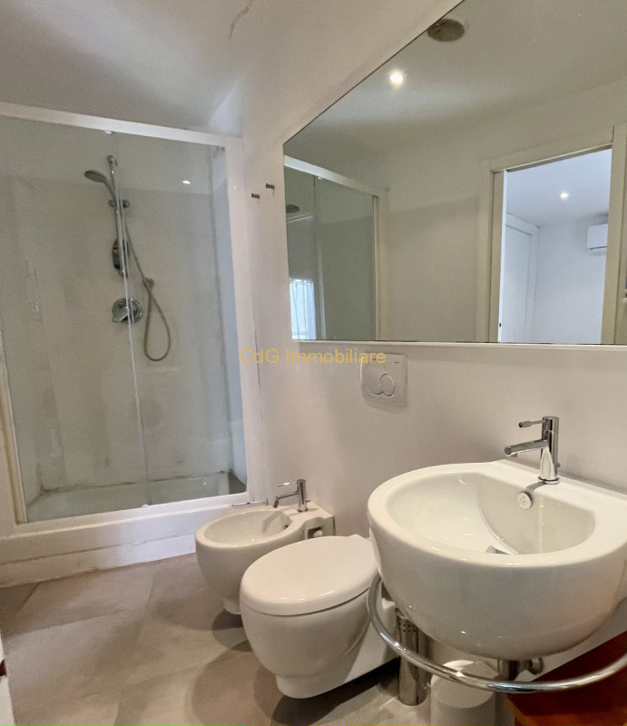 Immagine 26 di Appartamento in vendita  in VIA MARIO CEROLI a Olbia