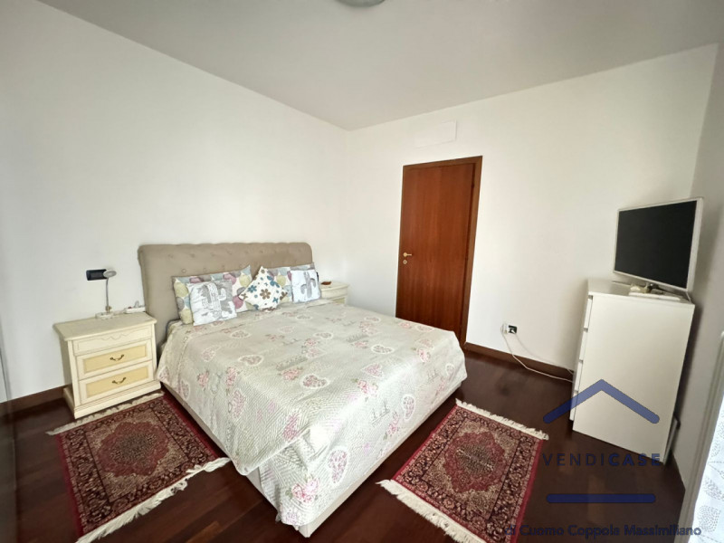 Immagine 9 di Appartamento in vendita  in VIA MARCHERSI, 11 a Desenzano Del Garda