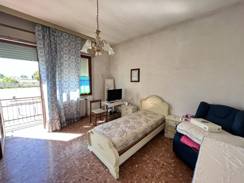 Immagine 4 di Appartamento in vendita  in Via Papa Giovanni XXIII 2 a Chioggia