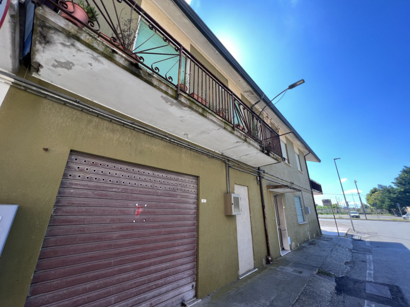 Immagine 26 di Appartamento in vendita  in Via Papa Giovanni XXIII 2 a Chioggia