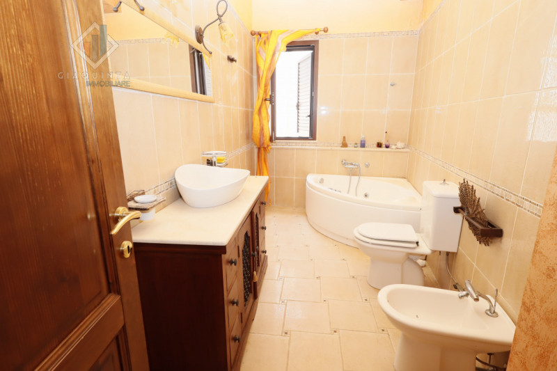 Immagine 20 di Casa indipendente in vendita  in Via Nicolosi n. 11 a Palagonia