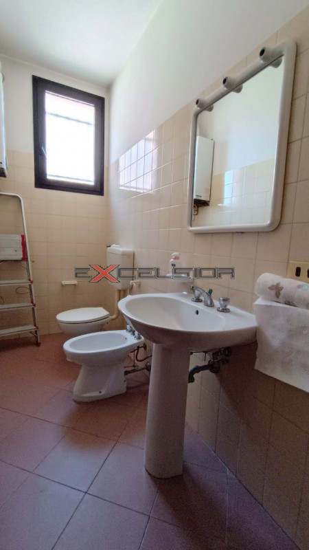 Immagine 6 di Negozio in vendita  in Corso Risorgimento n. 160 Porto Viro a Taglio Di Po