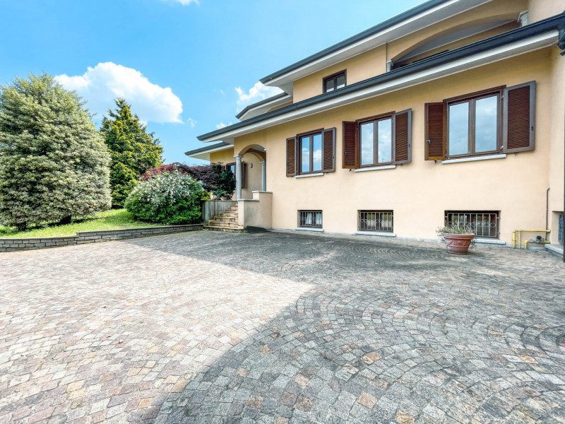 Immagine 1 di Villa in vendita  in via verdi 10 a Gozzano