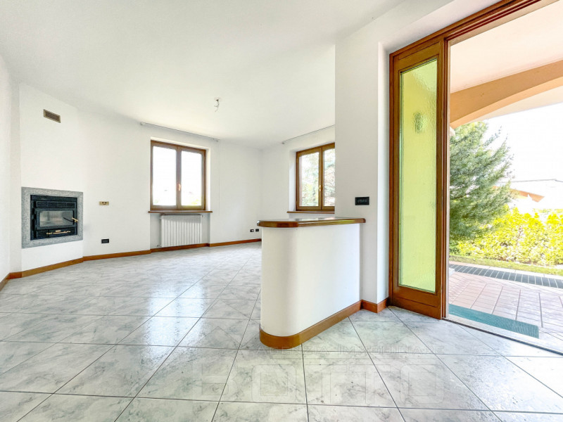 Immagine 3 di Villa in vendita  in via verdi 10 a Gozzano