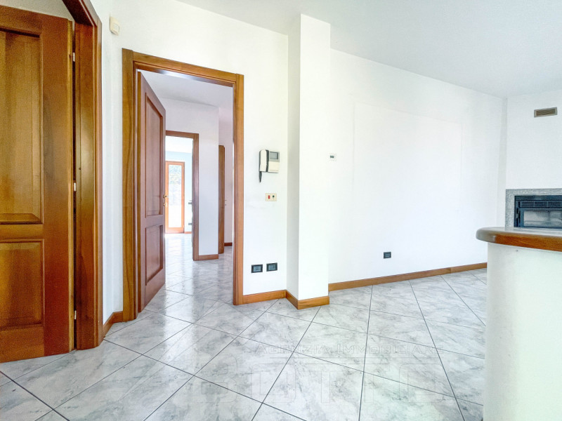 Immagine 6 di Villa in vendita  in via verdi 10 a Gozzano