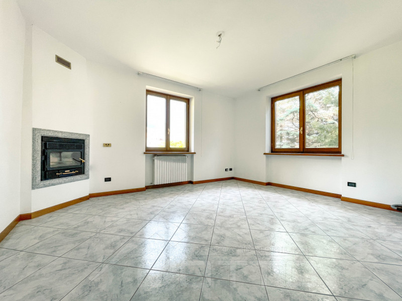 Immagine 7 di Villa in vendita  in via verdi 10 a Gozzano