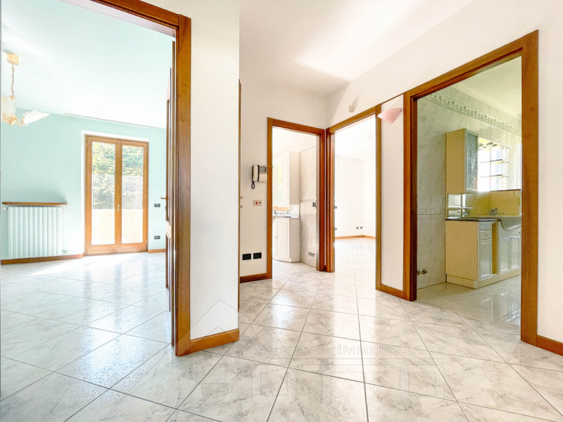 Immagine 10 di Villa in vendita  in via verdi 10 a Gozzano