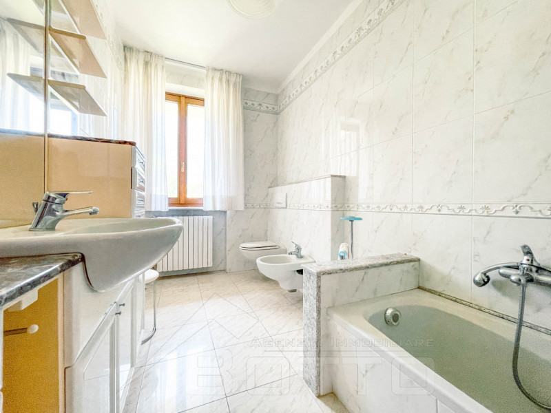 Immagine 11 di Villa in vendita  in via verdi 10 a Gozzano