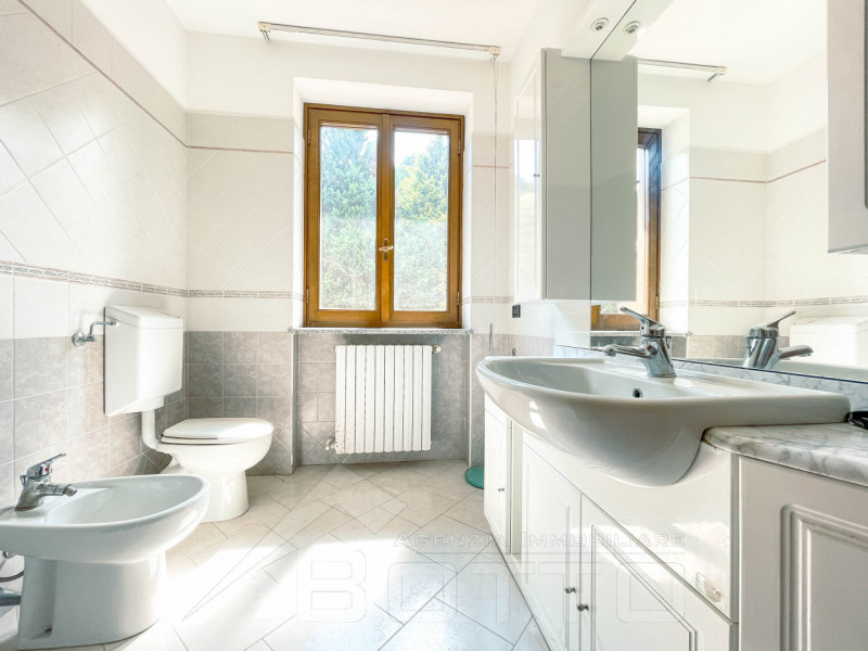 Immagine 13 di Villa in vendita  in via verdi 10 a Gozzano