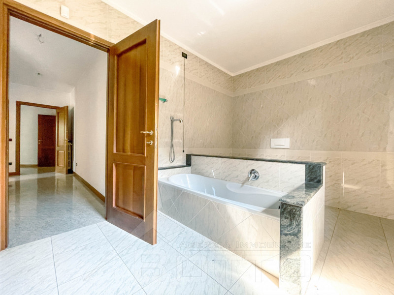 Immagine 20 di Villa in vendita  in via verdi 10 a Gozzano