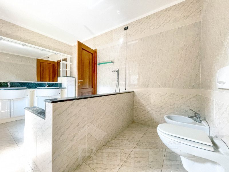 Immagine 21 di Villa in vendita  in via verdi 10 a Gozzano