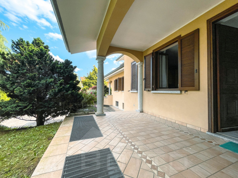 Immagine 40 di Villa in vendita  in via verdi 10 a Gozzano