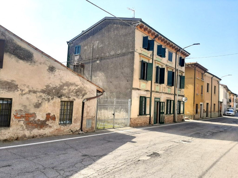 Immagine 20 di Casa indipendente in vendita  a Valeggio Sul Mincio