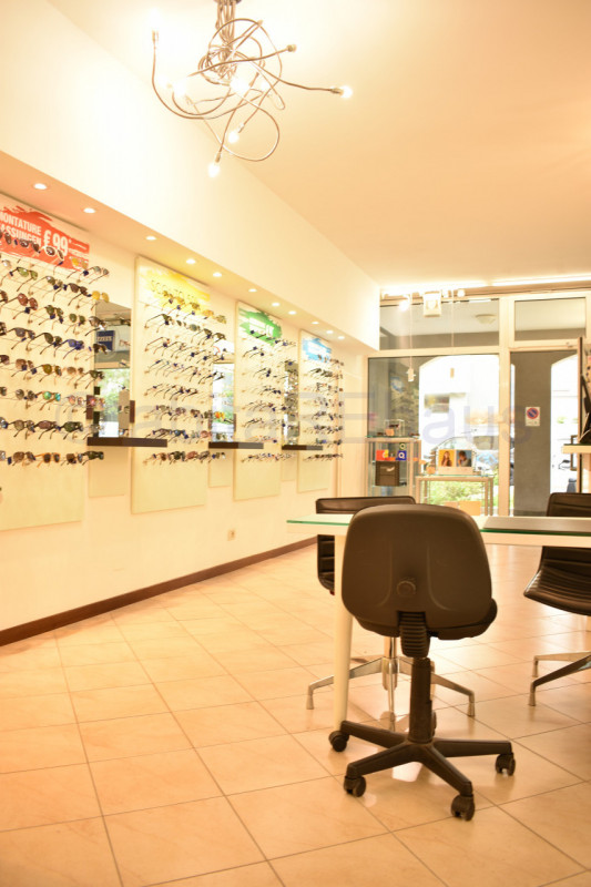 Immagine 9 di Negozio in vendita  in Via Resia a Bolzano