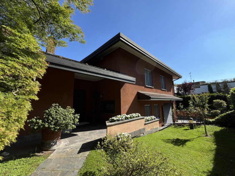 Immagine 4 di Villa in vendita  in Via Mantegna a Trezzano Sul Naviglio