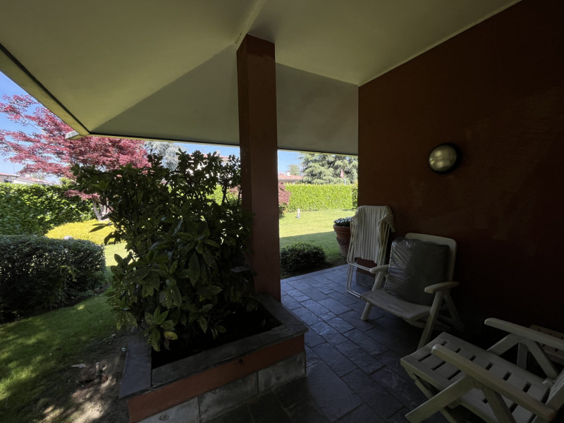 Immagine 7 di Villa in vendita  in Via Mantegna a Trezzano Sul Naviglio