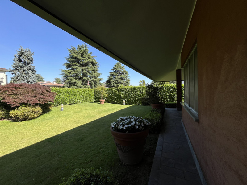 Immagine 8 di Villa in vendita  in Via Mantegna a Trezzano Sul Naviglio