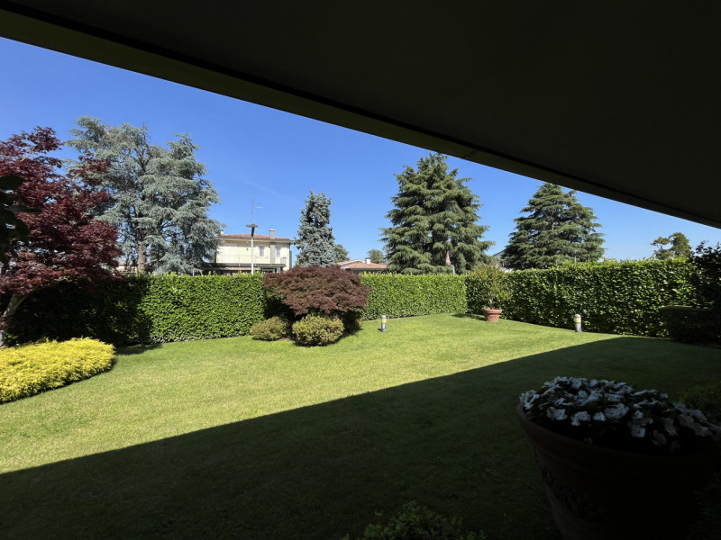 Immagine 9 di Villa in vendita  in Via Mantegna a Trezzano Sul Naviglio