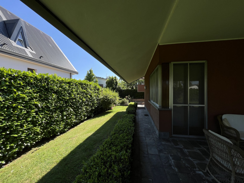 Immagine 11 di Villa in vendita  in Via Mantegna a Trezzano Sul Naviglio