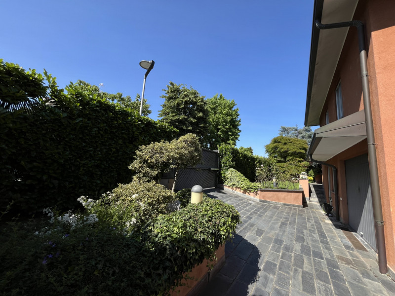 Immagine 17 di Villa in vendita  in Via Mantegna a Trezzano Sul Naviglio