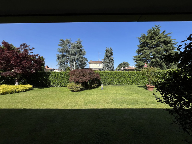 Immagine 23 di Villa in vendita  in Via Mantegna a Trezzano Sul Naviglio