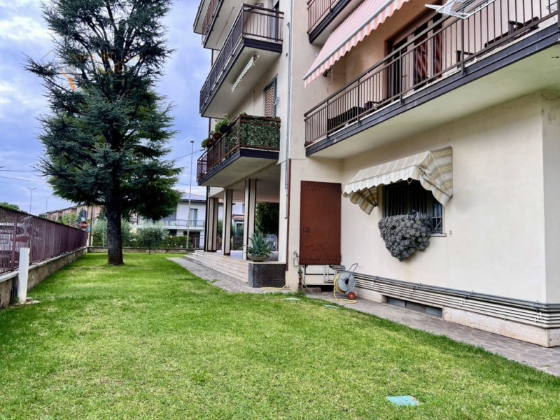 Immagine 21 di Appartamento in vendita  in Via Calatafimi a Villafranca Di Verona