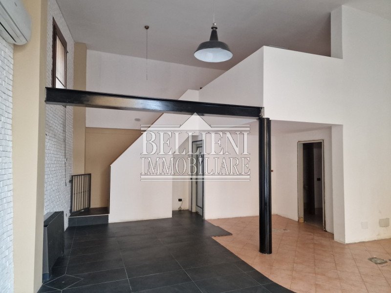 Immagine 3 di Negozio in affitto  in piazza castello a Vicenza