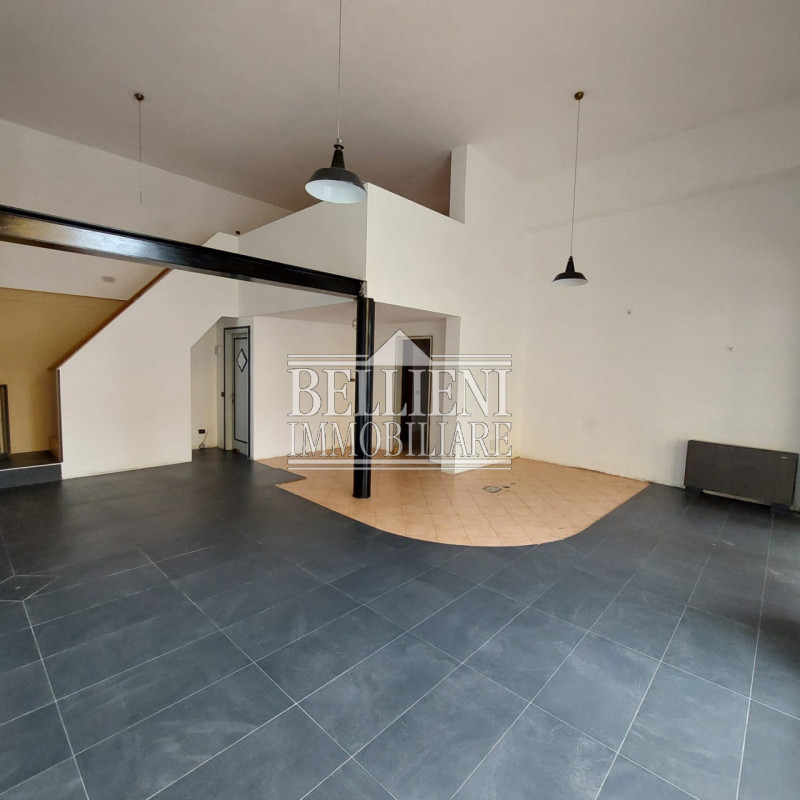 Immagine 6 di Negozio in affitto  in piazza castello a Vicenza