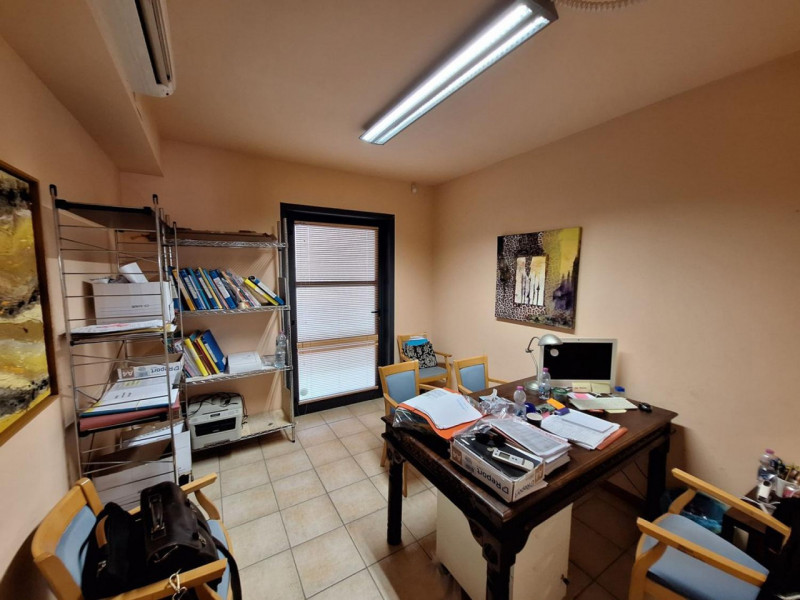 Immagine 9 di Ufficio in vendita  in Piazza Nilde Lotti, N. 13/19 a Pontedera