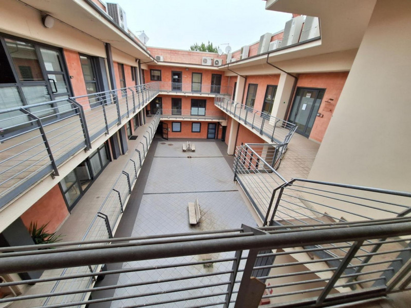 Immagine 14 di Ufficio in vendita  in Piazza Nilde Lotti, N. 13/19 a Pontedera