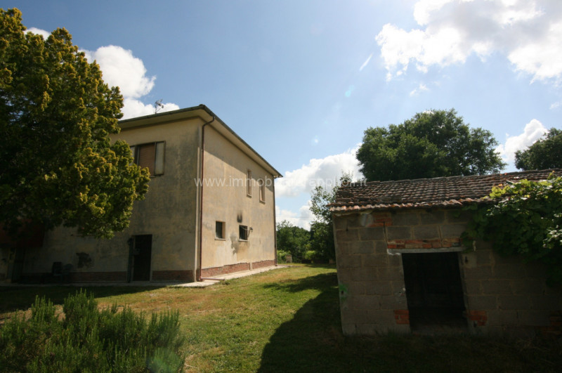 Immagine 4 di Casa indipendente in vendita  a Montepulciano