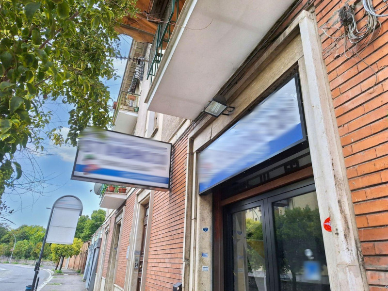 Immagine 4 di Negozio in vendita  in Viale Luigi Campofregoso, N. 250 a Terni