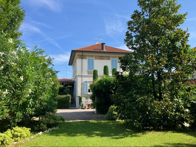 Immagine 3 di Villa in vendita  in Via Volta, 93 a Corbetta