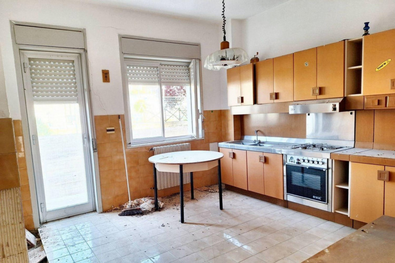 Immagine 2 di Posto auto in vendita  in Riviera Giacomo Matteotti, N. 281 a Badia Polesine