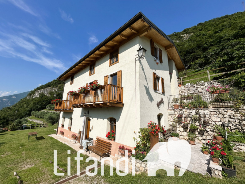 Immagine 8 di Villa in vendita  a Ala