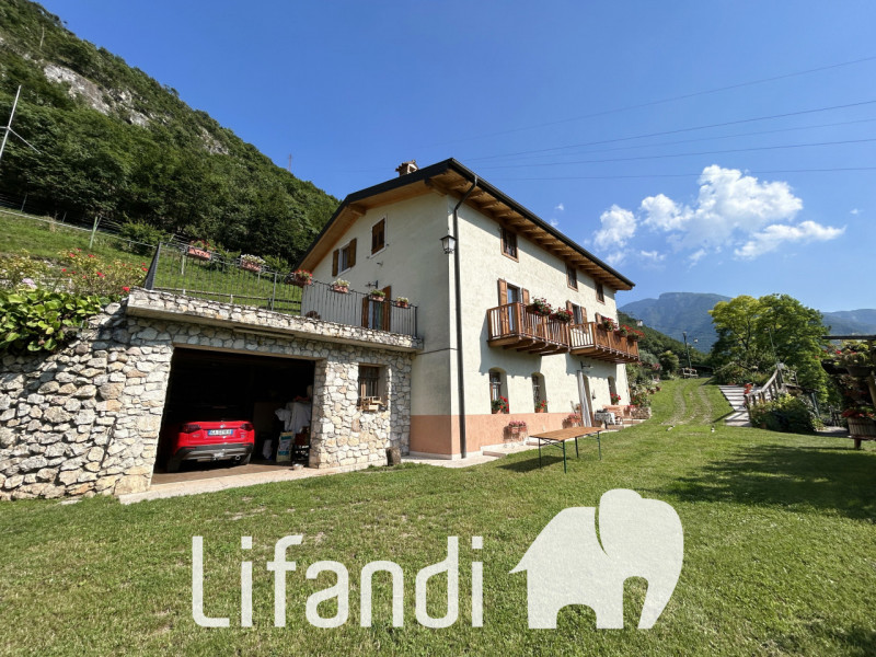 Immagine 11 di Villa in vendita  a Ala