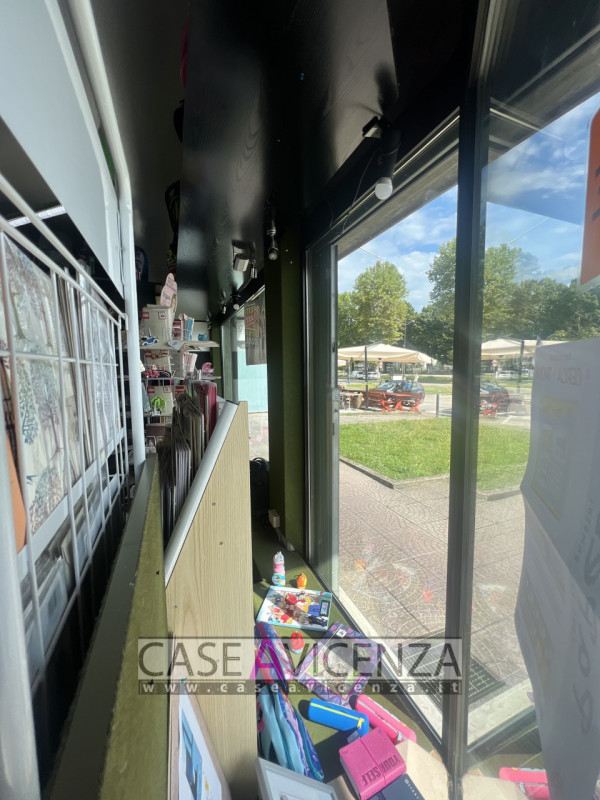 Immagine 3 di Attività commerciale in vendita  in via roma a Vicenza