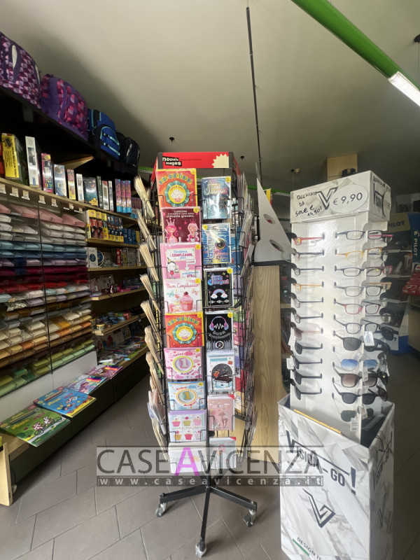 Immagine 4 di Attività commerciale in vendita  in via roma a Vicenza